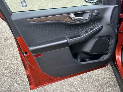 Used 2020 Ford Escape Titanium AWD/4WD image 18