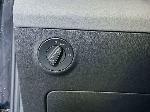 Used 2022 Volkswagen Taos SE image 10