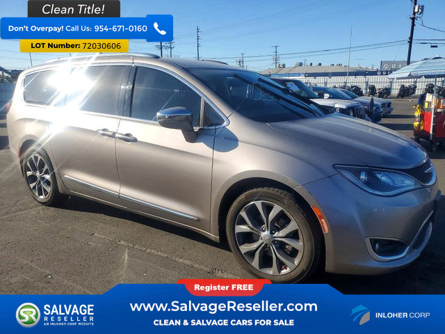 Used 2017 Chrysler Pacifica Limited w/ UConnect Theater Package FWD image 5