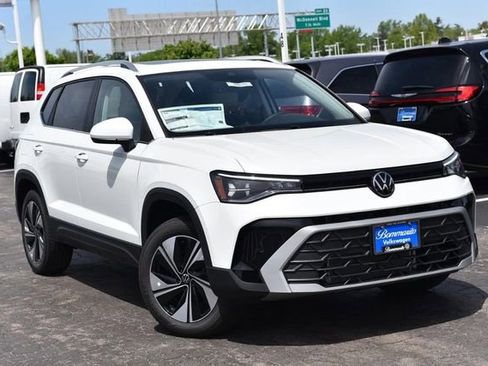 New 2026 Volkswagen Taos SE AWD/4WD image 2
