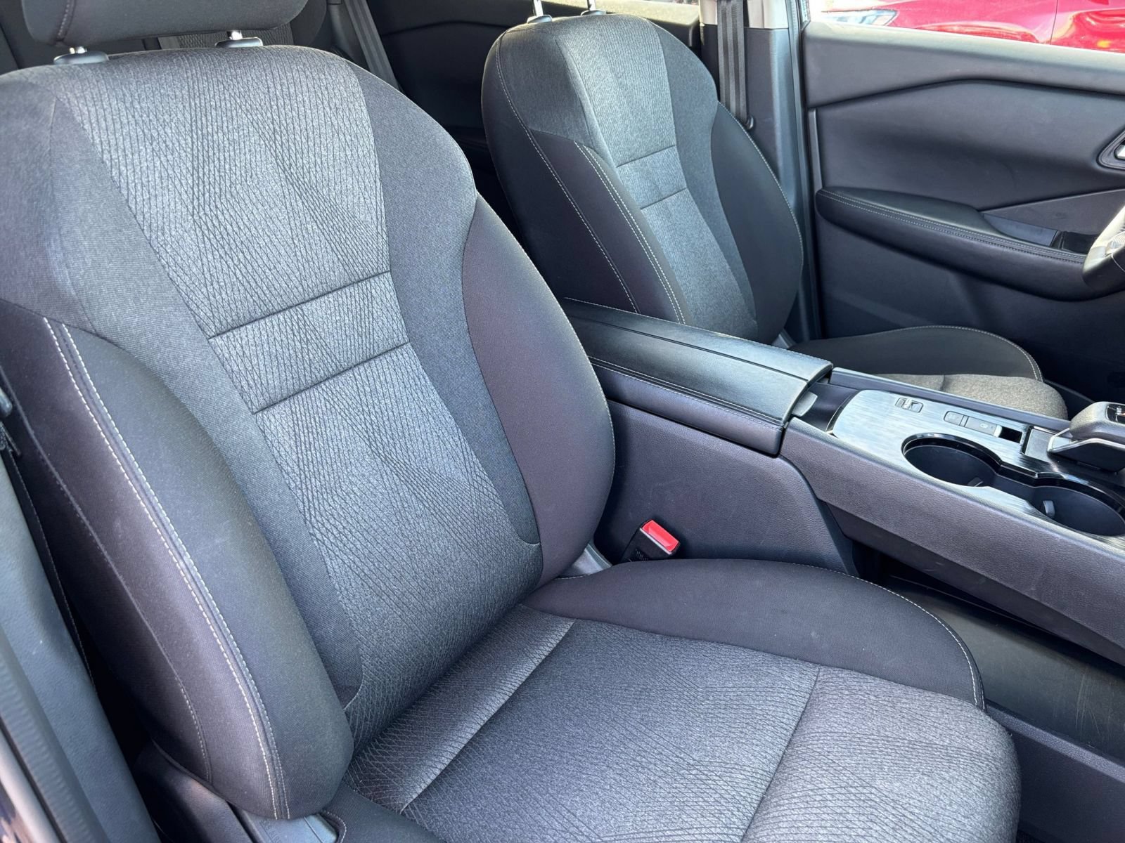 Used 2025 Nissan Rogue SV FWD image 37