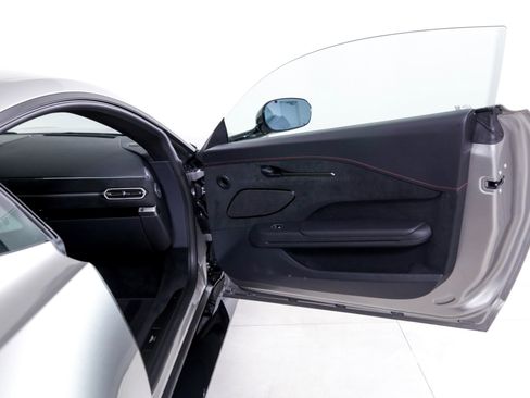 Used 2025 Aston Martin V8 Vantage Coupe image 17