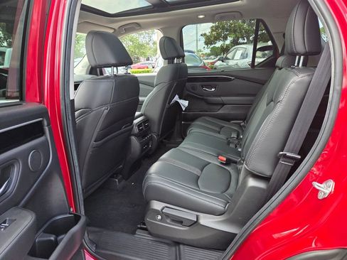 Used 2025 Honda Pilot Touring image 11