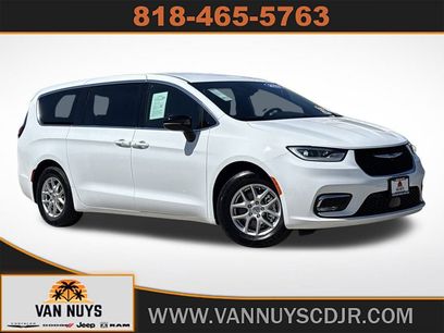 Used 2024 Chrysler Pacifica Touring
