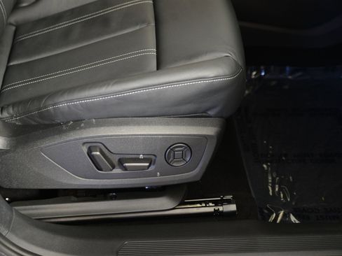 Used 2024 Audi Q4 e-tron Premium Plus image 10