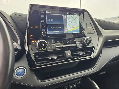 Used 2021 Toyota Highlander XLE image 25