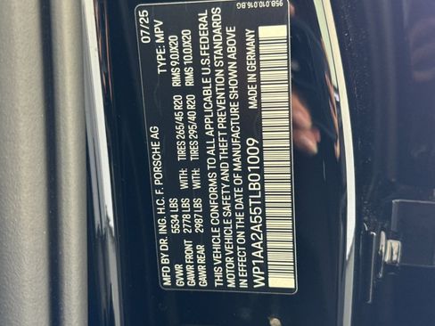 Certified 2026 Porsche Macan AWD/4WD image 34