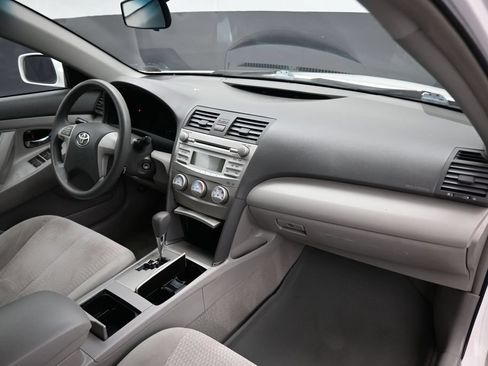 Used 2011 Toyota Camry LE FWD image 38