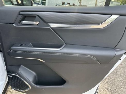 Used 2025 GMC Acadia Elevation FWD image 11