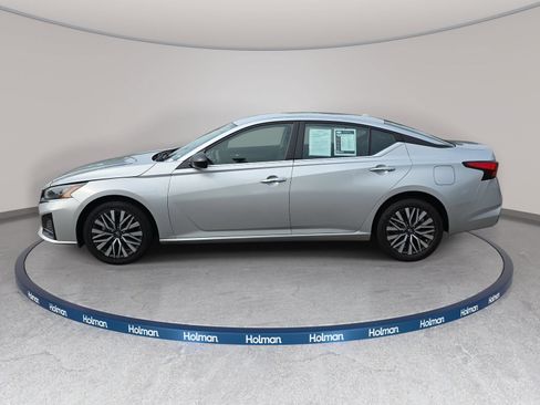 Used 2024 Nissan Altima 2.5 SV AWD/4WD image 9