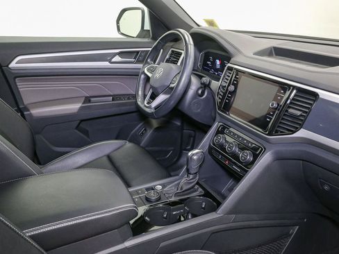 Certified 2022 Volkswagen Atlas Cross Sport SEL R-Line AWD/4WD image 25