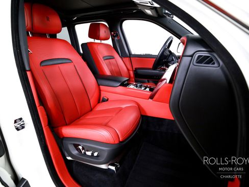 Used 2020 Rolls-Royce Cullinan image 33