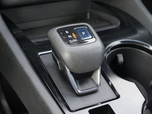 Certified 2022 Nissan Rogue SV image 12