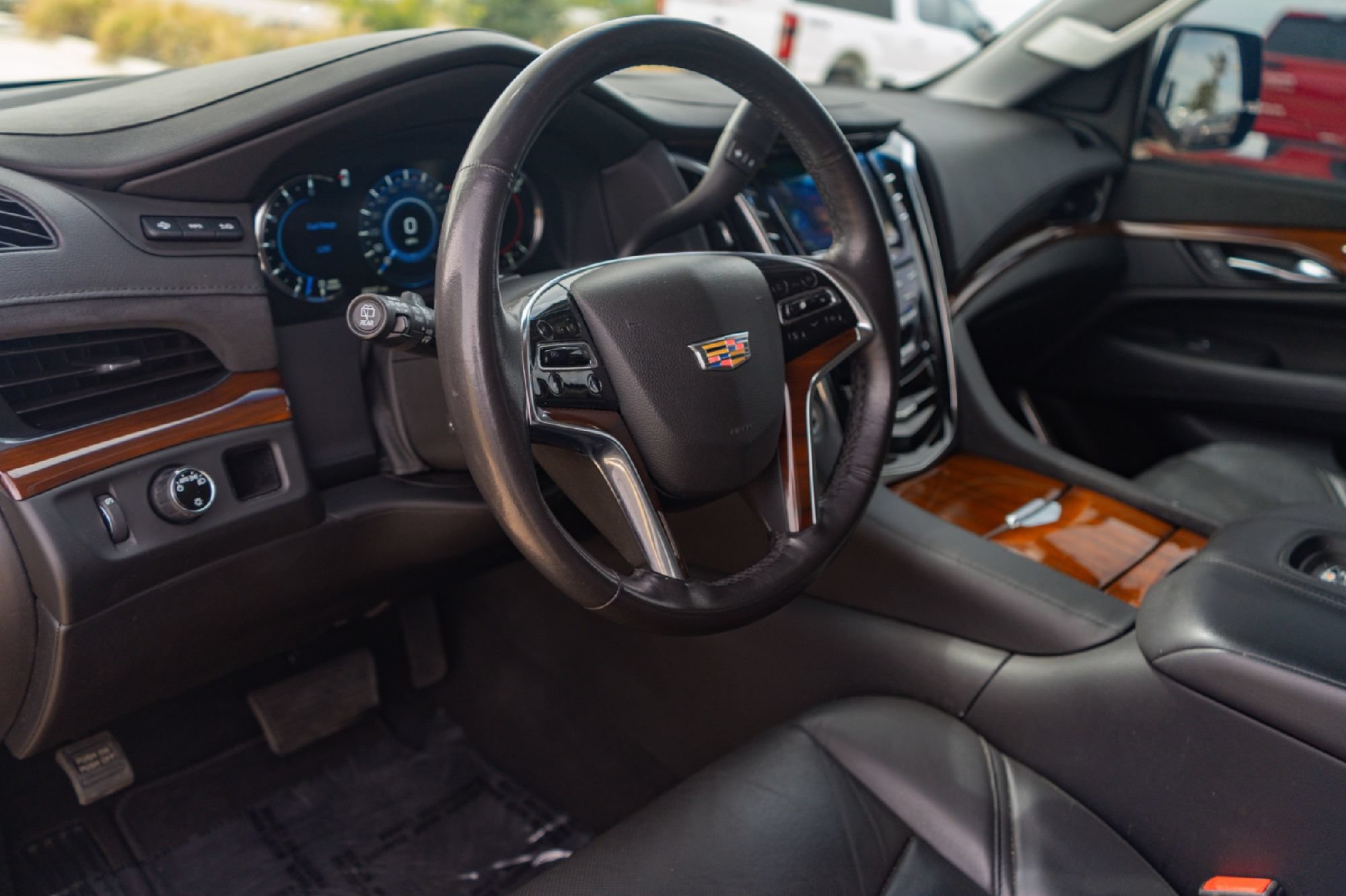 Used 2020 Cadillac Escalade Luxury RWD image 8