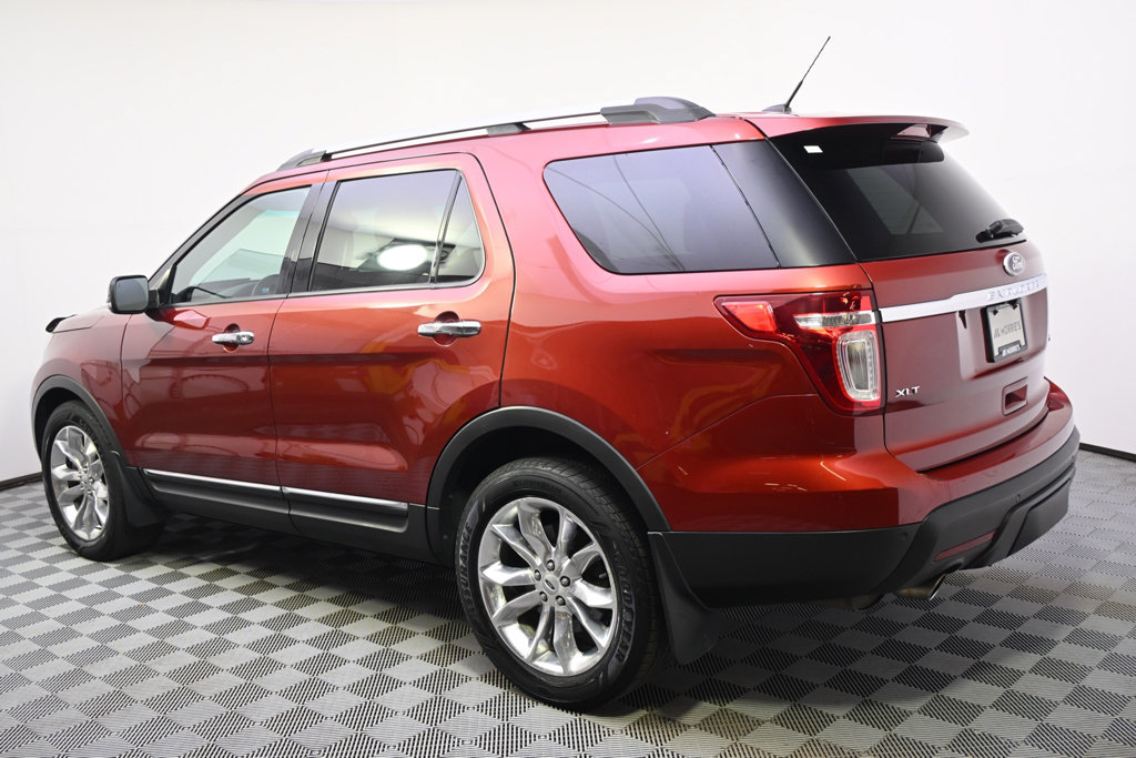Used 2014 Ford Explorer XLT w/ Equipment Group 202A AWD/4WD image 3