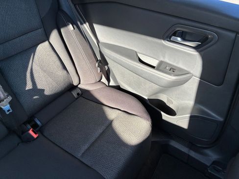 Used 2025 Nissan Rogue SV image 39