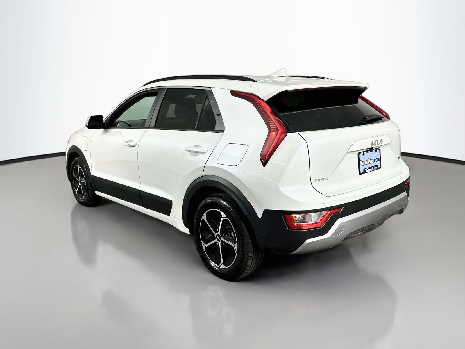 Used 2025 Kia Niro EX w/ EX Cold Weather Package FWD image 5