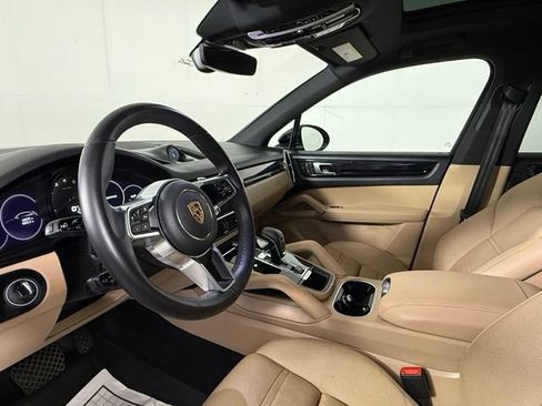 Used 2023 Porsche Cayenne AWD/4WD image 6
