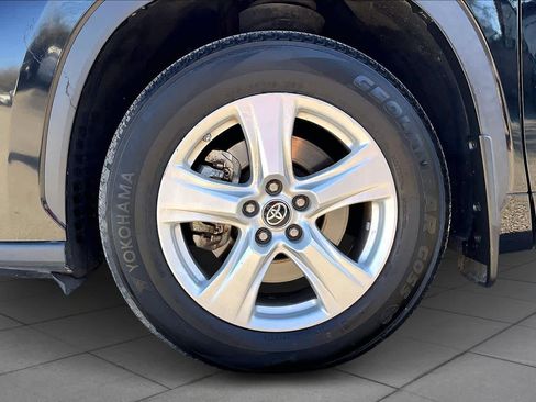 Used 2023 Toyota Highlander LE image 10