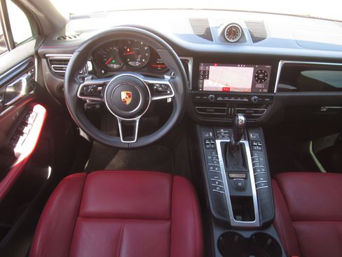 Used 2020 Porsche Macan Base image 18