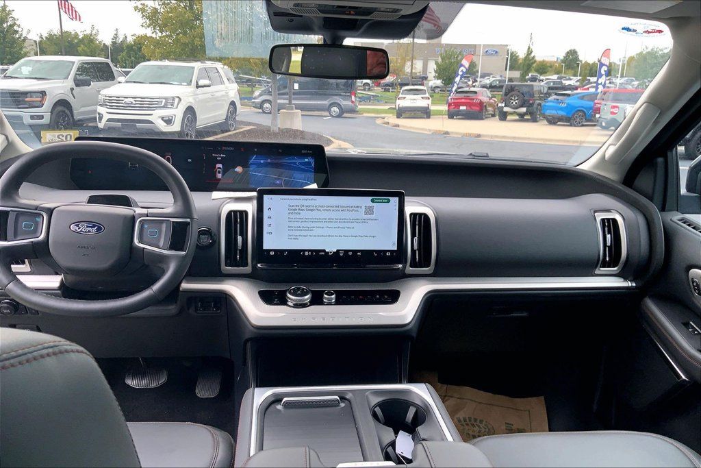 Used 2025 Ford Expedition Max Active AWD/4WD image 10