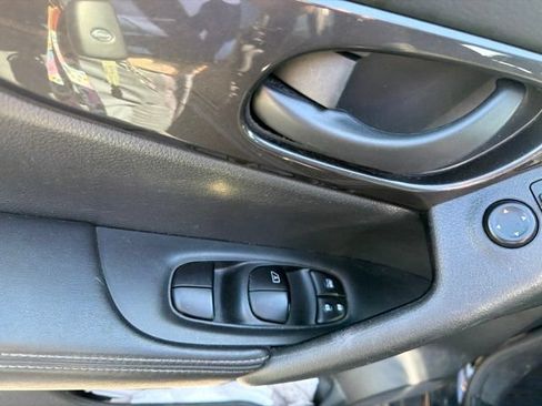 Used 2020 Nissan Rogue S AWD/4WD image 8