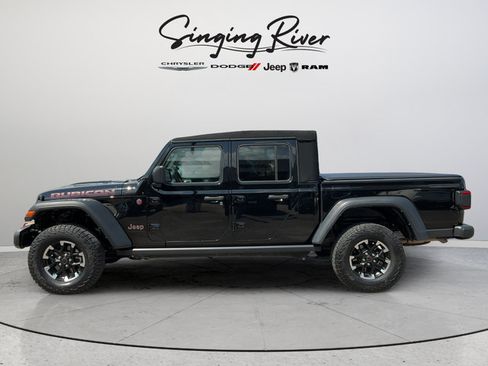 Used 2024 Jeep Gladiator Rubicon w/ Safety Group AWD/4WD image 4