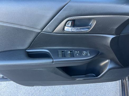 Used 2017 Honda Accord Sport image 18
