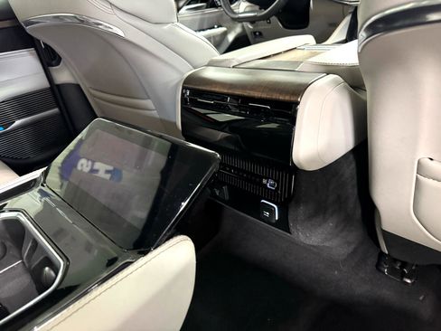 Used 2023 Jeep Grand Wagoneer Series II w/ Convenience Group III image 8