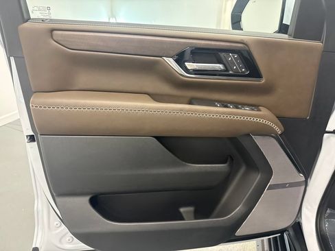 New 2026 GMC Yukon XL Denali Ultimate w/ LPO, Floor Liner Package AWD/4WD image 12