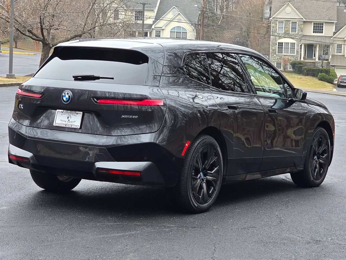 Used 2024 BMW iX xDrive50 w/ Premium Package AWD/4WD image 6
