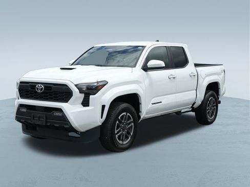 Used 2024 Toyota Tacoma TRD Sport RWD image 3