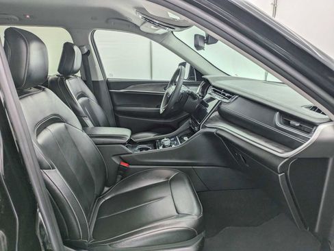 Used 2023 Jeep Grand Cherokee Limited image 23