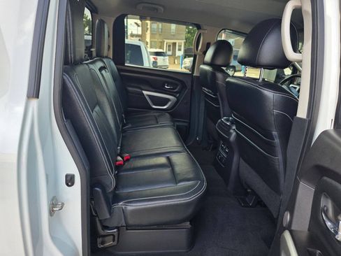 Used 2017 Nissan Titan PRO-4X w/ Pro-4x Convenience Package AWD/4WD image 10