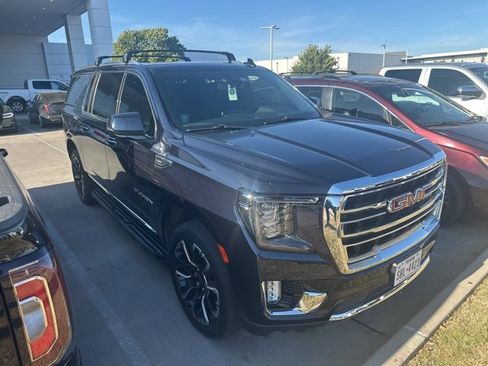 Used 2022 GMC Yukon XL SLT w/ SLT Premium Package image 2