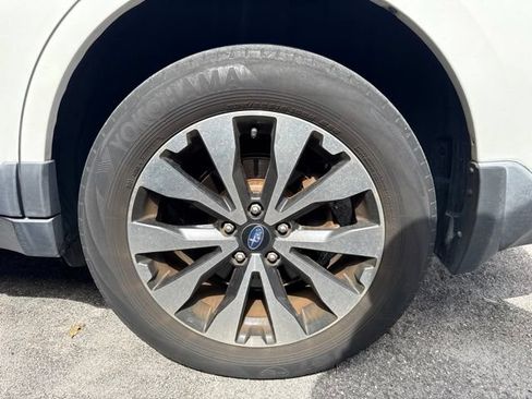 Used 2017 Subaru Outback 3.6R Limited AWD/4WD image 11