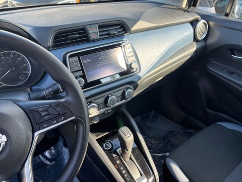 Used 2025 Nissan Versa SV FWD image 17
