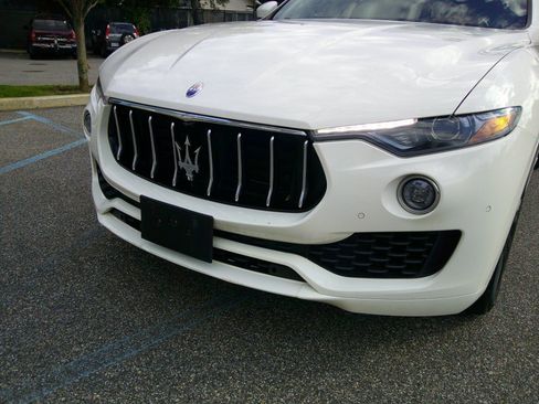 Used 2019 Maserati Levante AWD/4WD image 21