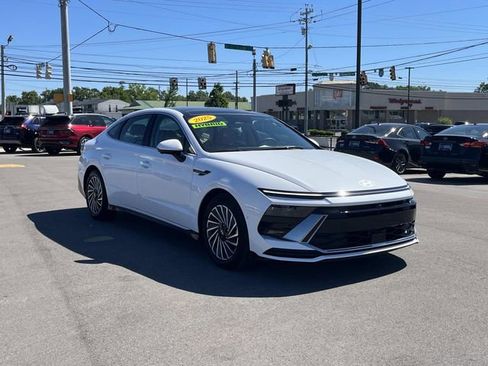 Certified 2025 Hyundai Sonata Limited FWD image 3