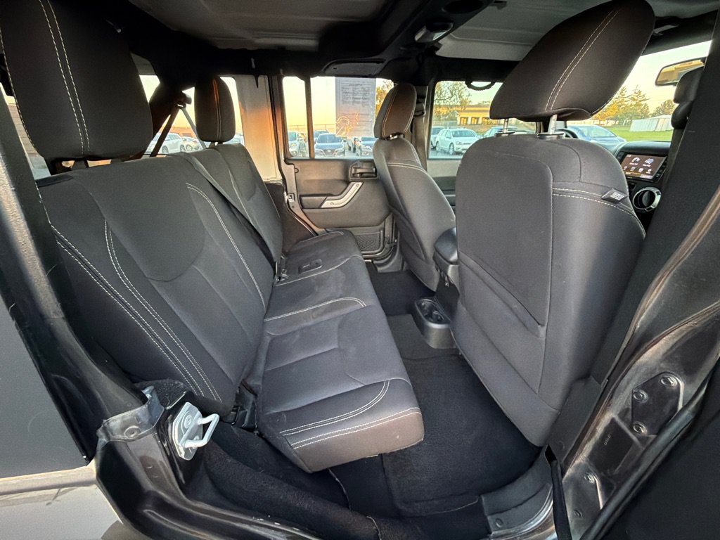 Used 2018 Jeep Wrangler Unlimited Sahara AWD/4WD image 25