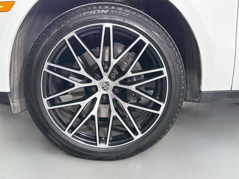 Certified 2026 Porsche Macan Turbo AWD/4WD image 11