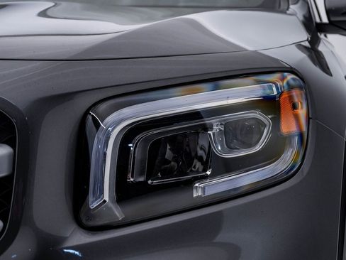 Used 2020 Mercedes-Benz GLB 250 4MATIC image 7