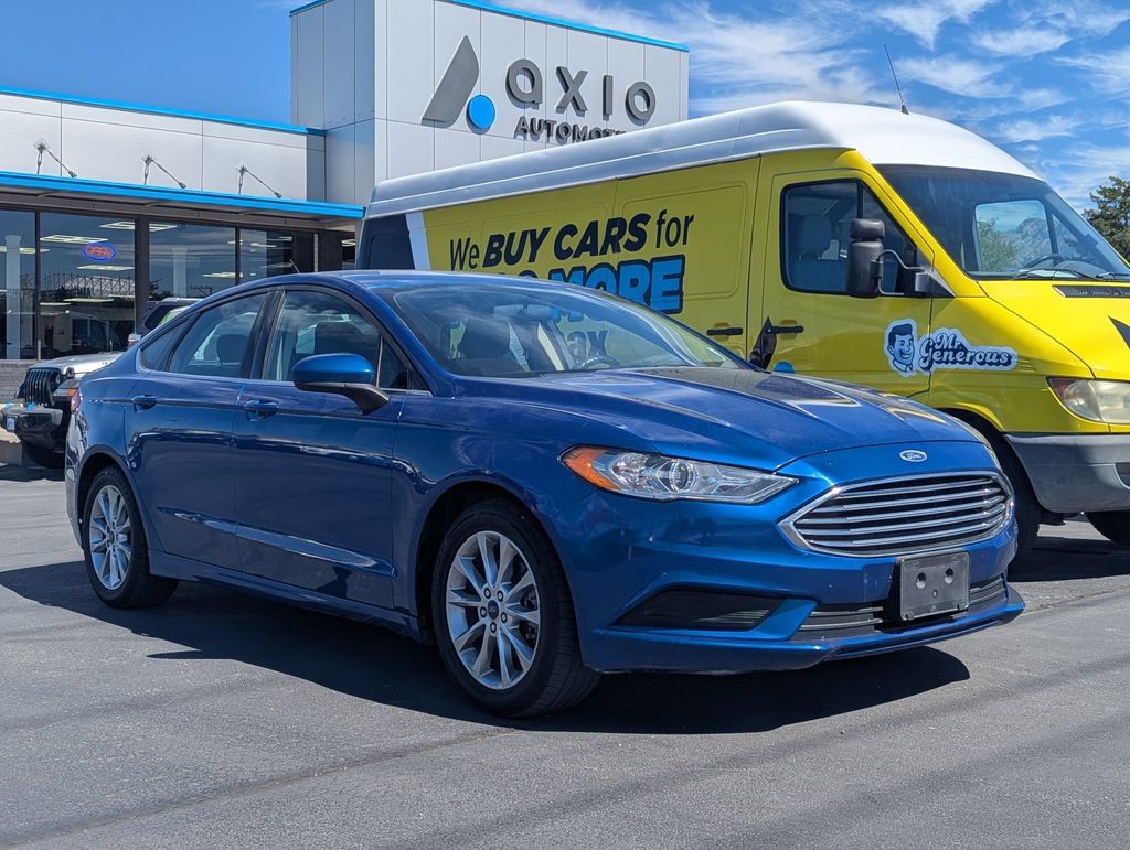 Used 2017 Ford Fusion SE w/ Fusion SE Technology Package FWD image 1