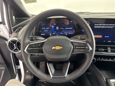 New 2026 Chevrolet Equinox EV LT image 18