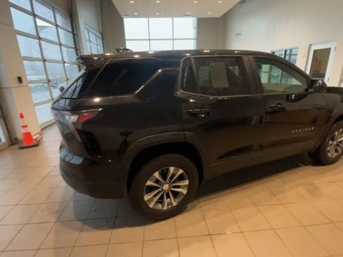 Used 2025 Chevrolet Equinox LT FWD image 2