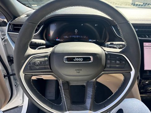 Certified 2025 Jeep Grand Cherokee Limited RWD image 18