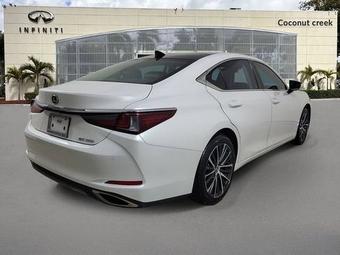 Used 2024 Lexus ES 350 w/ Premium Package FWD image 4