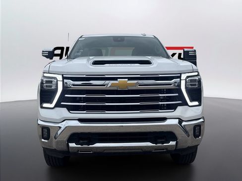 Used 2024 Chevrolet Silverado 2500 LTZ AWD/4WD image 2