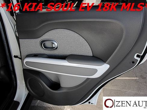 Used 2016 Kia Soul EV FWD image 35
