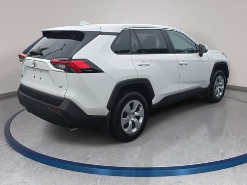 Used 2024 Toyota RAV4 LE FWD image 5